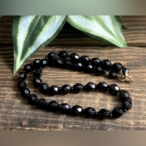 Vintage Mourning Beads Jet Glass Edwardian Mourning Necklace 16" - Picture 1 of 6